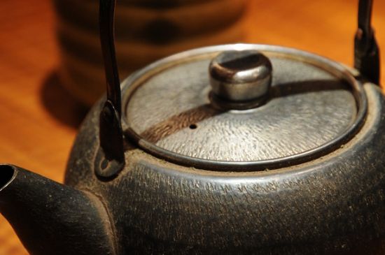 日本鐵壺怎么開(kāi)壺，新鐵壺開(kāi)壺方法