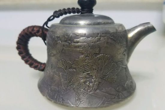 銀壺燒水后水里有黑色的東西，為什么銀壺里有黑點(diǎn)