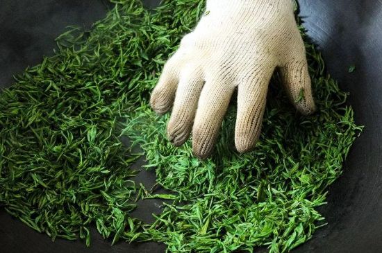 龍井茶炒茶葉怎么炒出好茶色，茶葉怎樣做出來(lái)最綠？