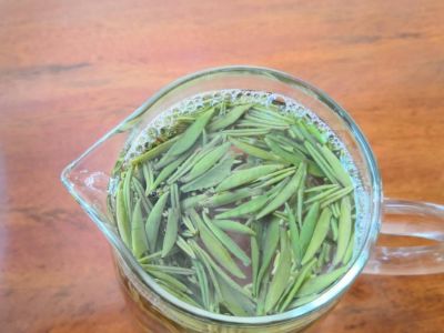 竹葉青和毛尖的區別，竹葉青和信陽(yáng)毛尖哪個(gè)好？