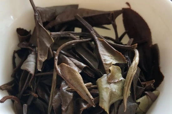 老白茶上火還是去火？夏季喝煮的老白茶會(huì