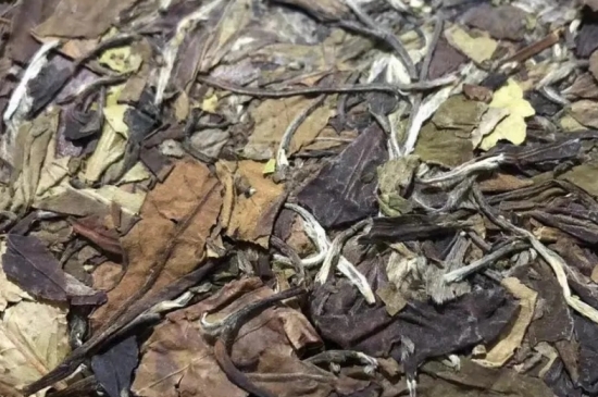 老白茶上火還是去火？夏季喝煮的老白茶會(huì