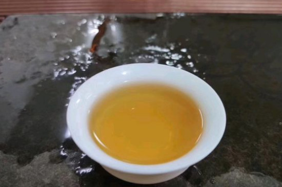 新舊白茶怎么區分，怎么分辨白茶是新還是舊