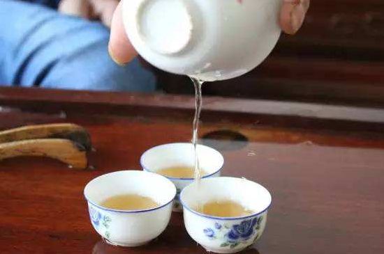 鴨屎香單叢雪片茶的特點(diǎn)，鳳凰雪片茶有什么特點(diǎn)？