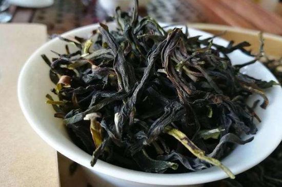 鴨屎香單叢雪片茶的特點(diǎn)，鳳凰雪片茶有什么特點(diǎn)？