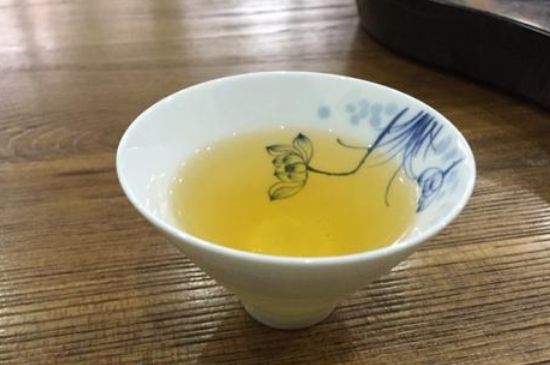 鴨屎香單叢雪片茶的特點(diǎn)，鳳凰雪片茶有什么特點(diǎn)？