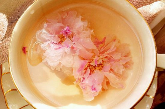玫瑰花茶的功效與作用，堅持喝一個(gè)月玫瑰花茶會(huì