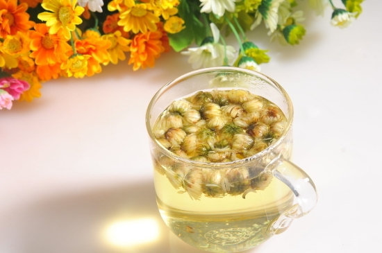 喝菊花茶有什么效果，女人長(cháng)期喝菊花茶好嗎？