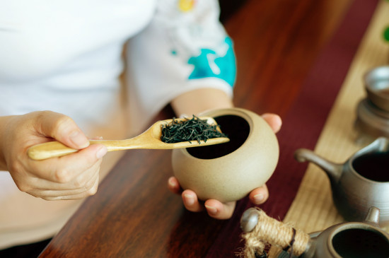 女人喝茶要行扣茶禮嗎，叩茶禮女士能用嗎？