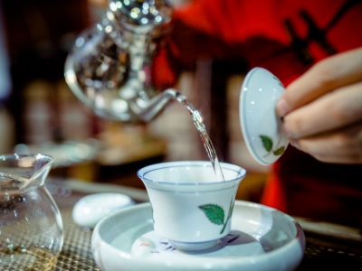 千萬(wàn)別做兼職茶藝師，女人學(xué)茶藝好嗎？