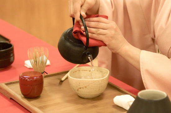 女人喝茶要行扣茶禮嗎，叩茶禮女士能用嗎？