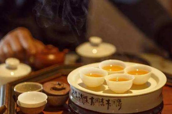 茶的三個(gè)禮儀，茶的禮儀小知識