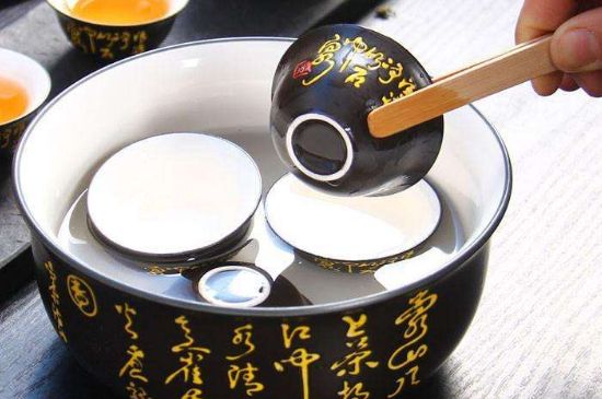 茶的三個(gè)禮儀，茶的禮儀小知識