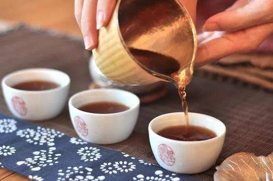 喝茶茶桌上的禮儀有哪些，泡茶待客十大禮儀不可不做！