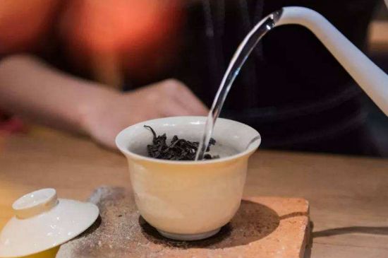 牛欄坑肉桂需不需要洗茶，武夷巖茶肉桂需要洗茶嗎？