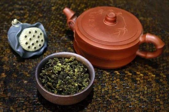 泡大紅袍、肉桂和水仙可以用一個(gè)紫砂壺嗎，可以摻一起沖泡么？