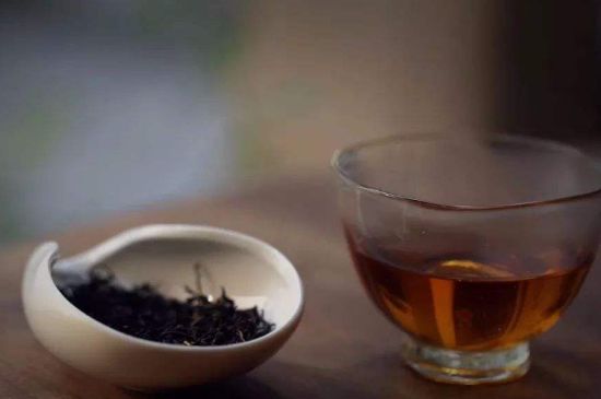 泡好的茶水放冰箱能保存多久，泡好的茶冷藏放多久？