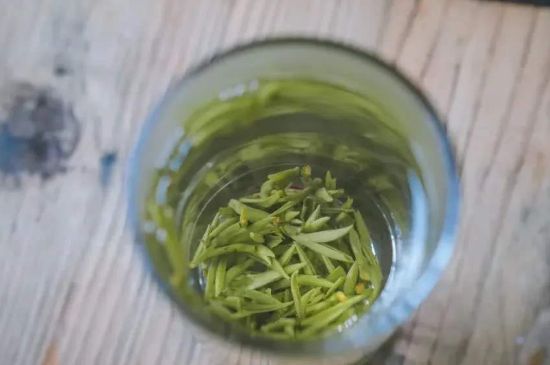 泡好的茶水放冰箱能保存多久，泡好的茶冷藏放多久？