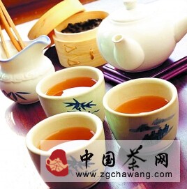 六堡茶愛(ài)好者莫小雄化愛(ài)好為事業(yè)