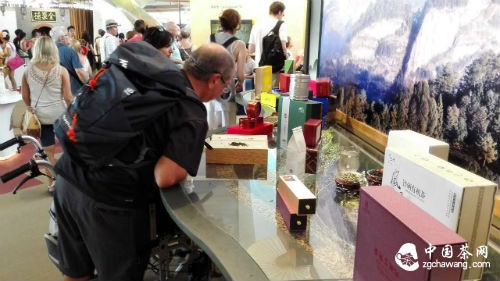 圣谷山茶引起了各國游客的強烈興趣 (2)