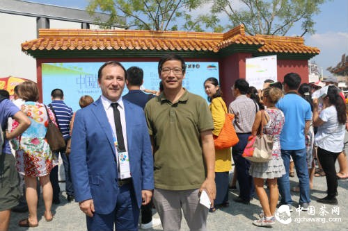 圣谷山茶場(chǎng)董事長(cháng)高建華與國際慢茶協(xié)會(huì )主席、意大利茶業(yè)協(xié)會(huì )主席Marco先生