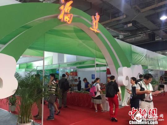 圖為福建省攜“閩貨華夏行”系列展銷(xiāo)活動(dòng)亮相2015中國(長(cháng)沙)國際食品展覽會(huì )?！◆斠?攝