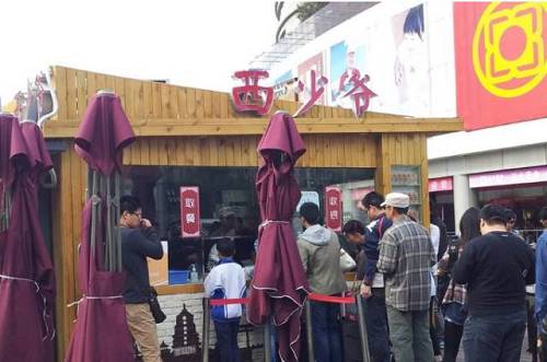 它們都曾賦予品牌健康、新奇的定義，獲得過(guò)巨額投資，受到消費者一度追捧。