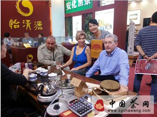 重走茶葉之路系列紀念茶：&ldquo;湘楚溯源行&rdquo;、&ldquo;中原老家行&rdquo;、&ldquo;草原放歌行&rdquo;及&ldquo;不落的太陽&rdquo;四款安化黑茶紀念茶首登2013年廣州秋季茶博會。全球限量發(fā)行，唯一編號，引爆廣東藏茶圈。