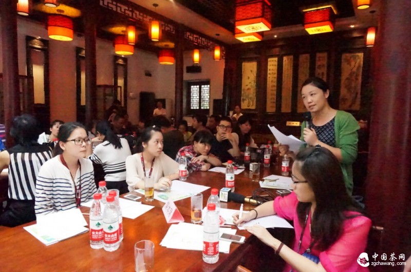 圖2：南京茶博會新聞茶會上，媒體記者踴躍提問
