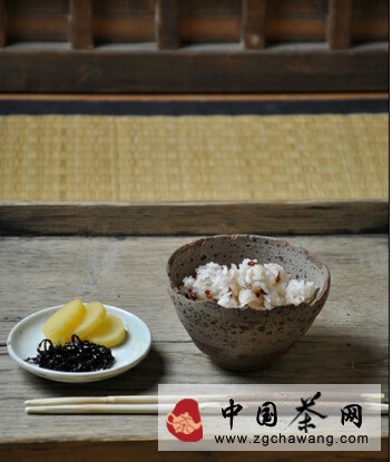 何謂“粗茶淡飯”？